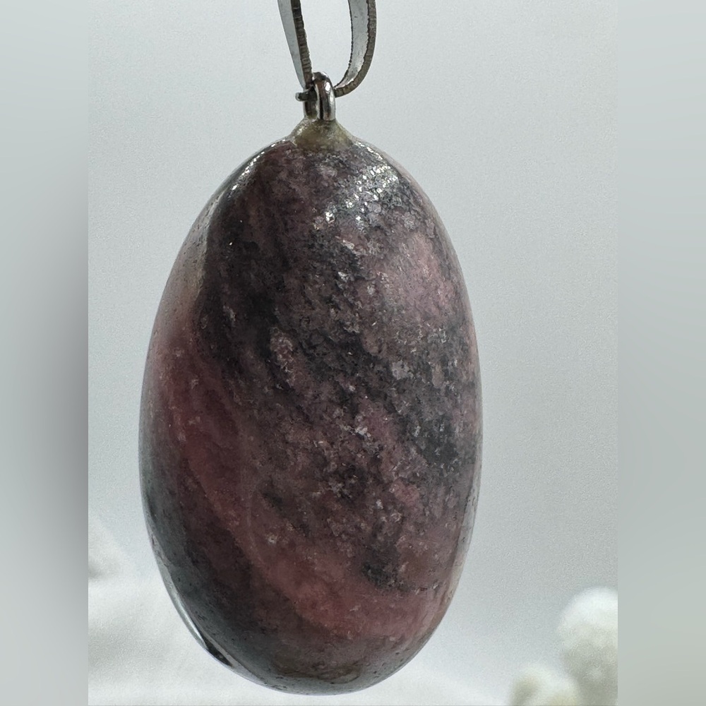Rhodonite Pendant Gemstone pink and gray 1.5” on a black cord New - Picture 3 of 7